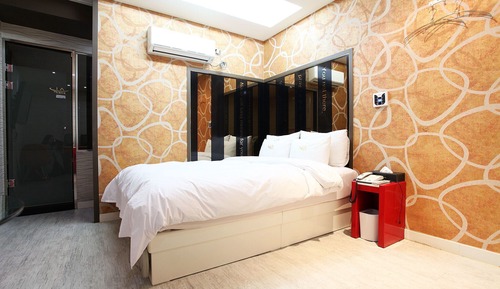 Room (Special room (all OTT service availab)