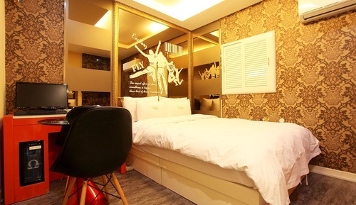 Room (General room (all OTT services availa)