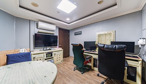 Room (Semi-special Room (Netflix Smart TV 2)