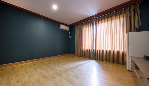 Room (Ondol (20000 won for 4 barbecue))