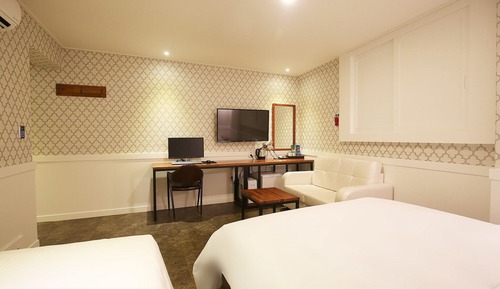 Room (VIP (Netflix available Twin))