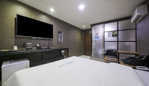 Room (Standard (Netflix))