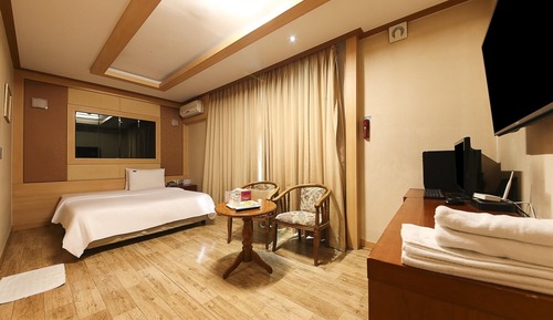 Room (Standard Room)