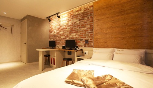 Room (Royal Premium (Free Netflix viewing i)