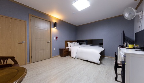 Room (Suite Room (1PC + Spa Massage Bathtub)