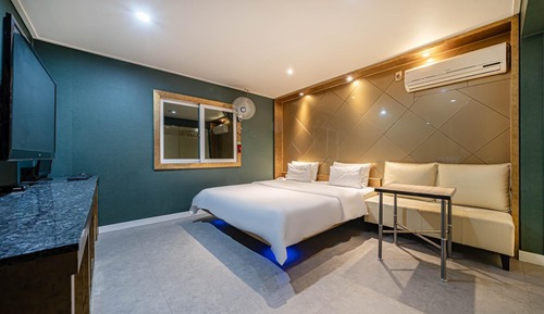 Room (Standard Room (Netflix EV Charger Par)
