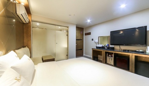 Room (Firstcomer Special (Netflix EV Charge)