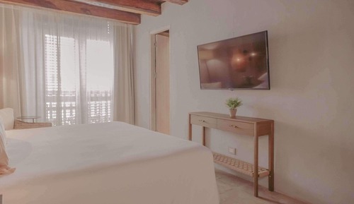 Room, 1 King Bed, Non Smoking, Courtyard View