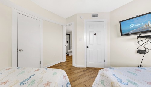 Signature Condo, 3 Bedrooms, Balcony