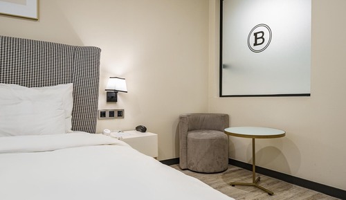 Room (Premium-Starbucks Coffee PKG (Netflix)