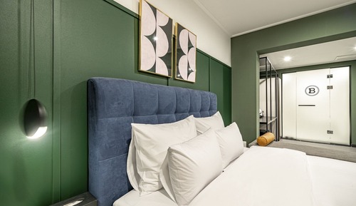 Room (Suite family bath - Starbucks coffee )