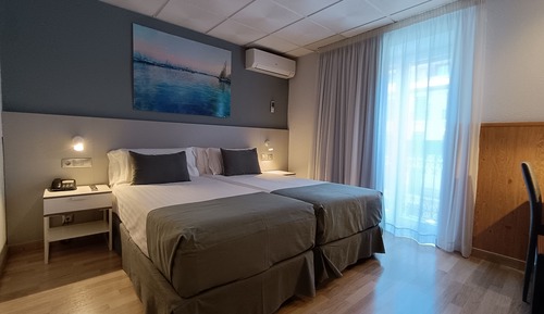 Superior Room, 2 Twin Beds, City View