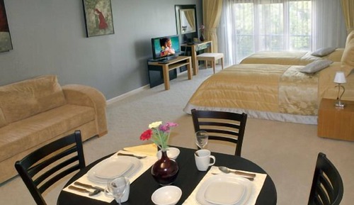 Deluxe Apartment, Garden View