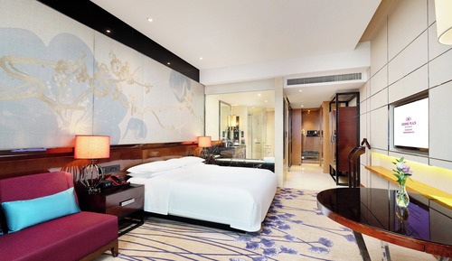 Standard Room Lounge Access