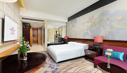 Standard Room, 1 King Bed, Balcony