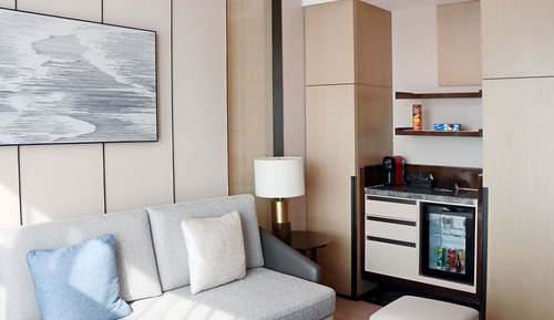 Superior Suite, 1 King Bed, City View (Lounge Access)