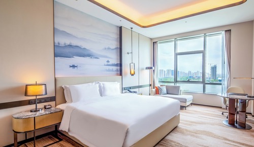 Superior Room, 1 King Bed, Lake View