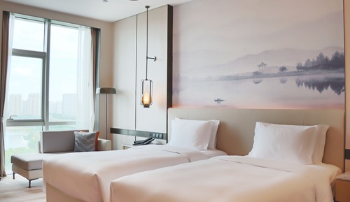 Deluxe Room, 2 Twin Beds, Lake View