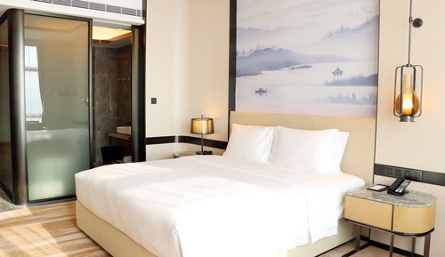 Superior Room, 1 King Bed, City View