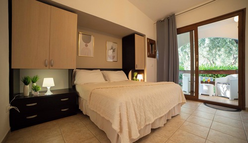 House, 1 Bedroom, Balcony, Garden View