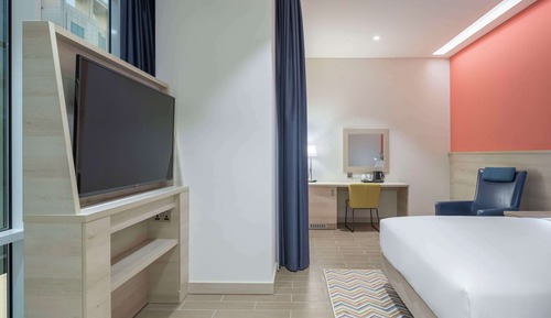 Room, 1 Queen Bed, City View