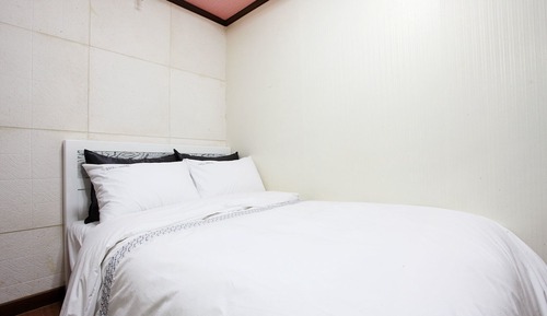 Room (Standard Room (Netflix Available))
