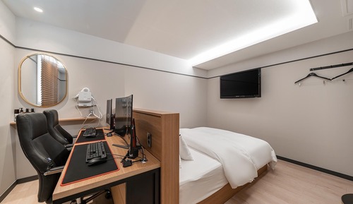 Room (Deluxe B (2 PCs PC chair no parking O)