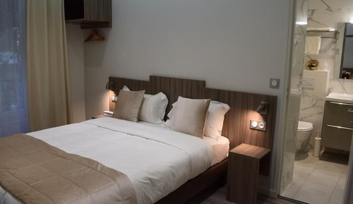 Deluxe Double Room, 1 Queen Bed, Non Smoking, City View