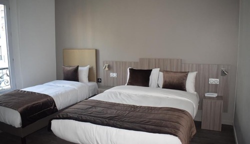 Deluxe Triple Room, Non Smoking, City View