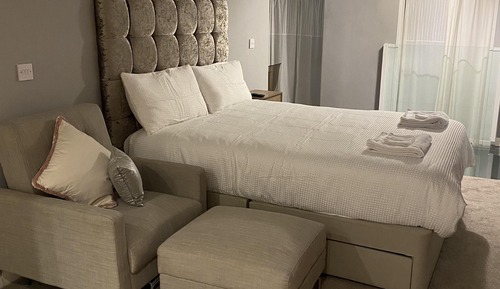 Exclusive Apartment, Ensuite, Park View