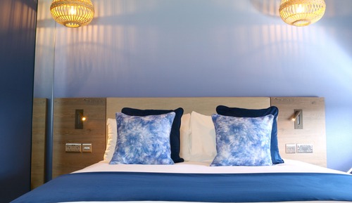 Standard Double Room, 1 King Bed, Courtyard View