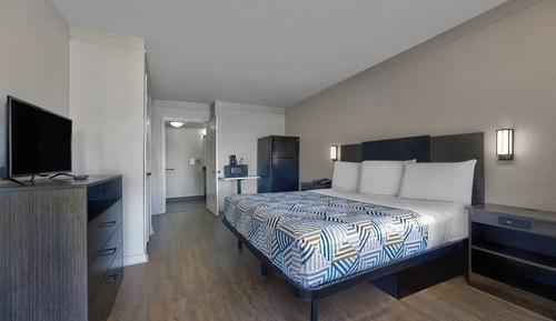 Room, 1 Queen Bed, Non Smoking, Kitchenette