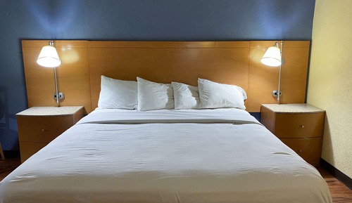 Standard Room, 1 King Bed, Non Smoking, Refrigerator & Microwave