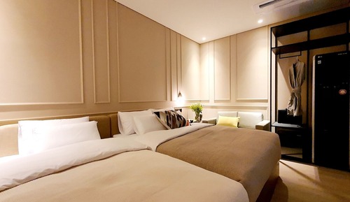 Room (Deluxe Twin - No-hard 2PC (twin bed q)