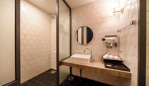 Room (Walking special price - no parking ra)