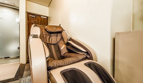Room (Thema Room-B (massage chair/Netflix a)