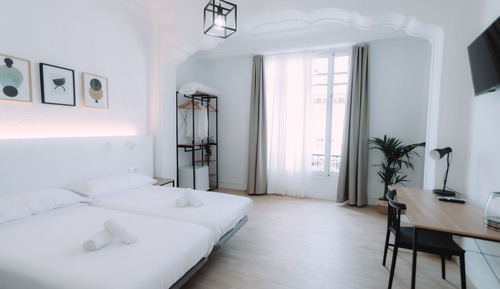 Double or Twin Room (Shared Bathroom)
