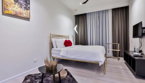 Deluxe King Suite, Garden View