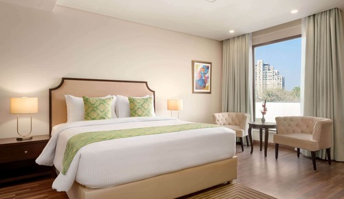 Business Suite, 1 King Bed, Smoking