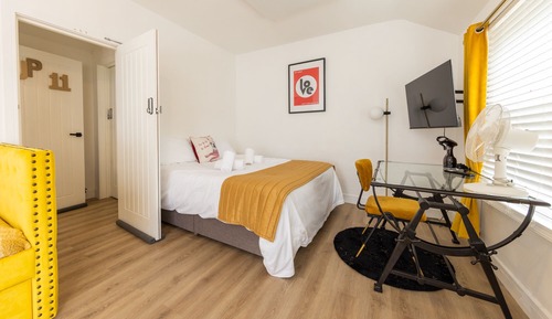 Executive Studio, Ensuite (Studio 11 - Brychan)