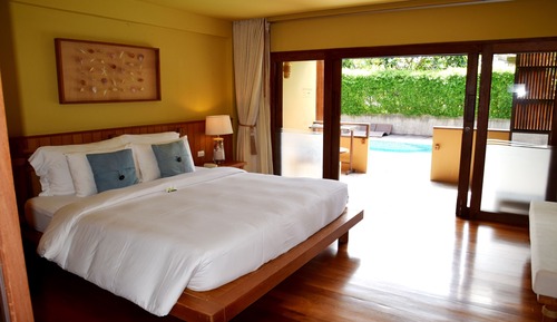 Grand Deluxe, Pool Access
