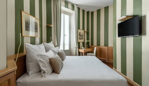 Medium Room