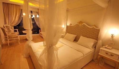 Honeymoon Room