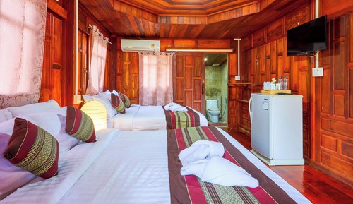 Standard Twin with Bathtub