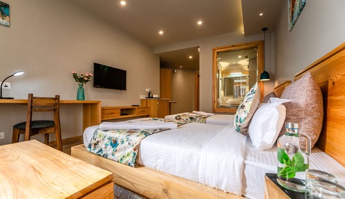 Superior Room, 1 King Bed, Hill View