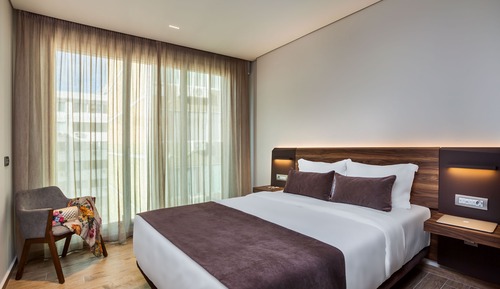 Deluxe (King Bed) City View