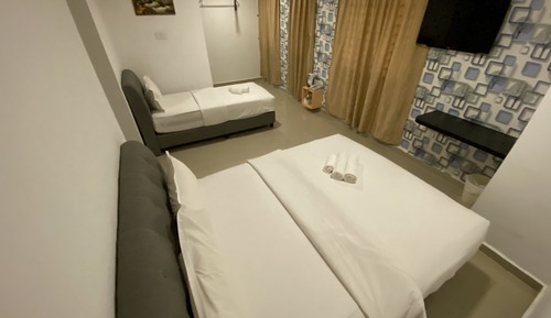 Premium Triple With Window