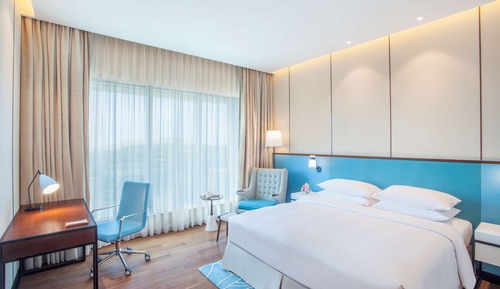 Room, 2 Twin Beds, Pool View