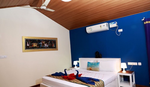 Superior Cottage, Pool View