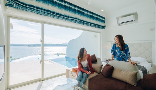 Santorini (Type A, Heated Infinity Pool, 4 PAX)